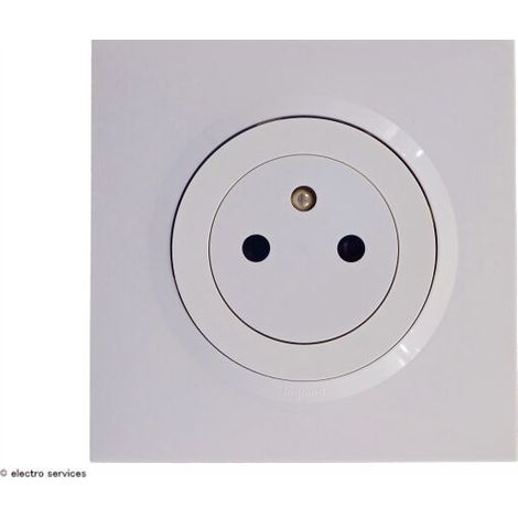 Legrand – Prise de courant complète 2P+T 16A – Tension 250V – Installation intérieure – Compatible avec plaque Dooxie blanche