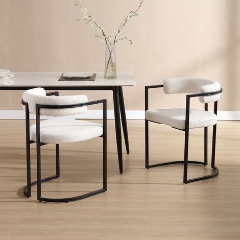 Wahson Lot de 2 chaises de salle à manger modernes – Accoudoirs et dossier en fausse fourrure – Pieds en métal noir – Hauteur d'assise 50cm – Blanc (1/5)