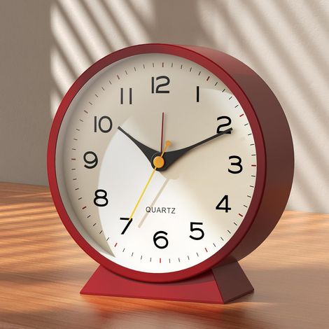 Reloj despertador analógico de 4,5 pulgadas: retro, de metal, silencioso, sin tictac, funciona a pilas y con luz nocturna, ideal para dormitorio, oficina o mesita de noche (rojo)