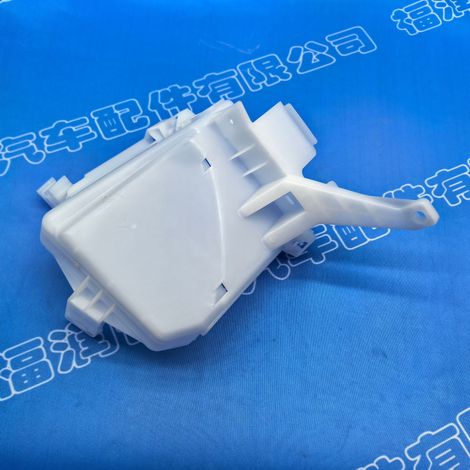 284B9-EW000 is suitable for the lower cover of the engine compartment relay in Nissan 2005 Tiida, Livina, Classic Sylphy, and other similar models. (1/4)