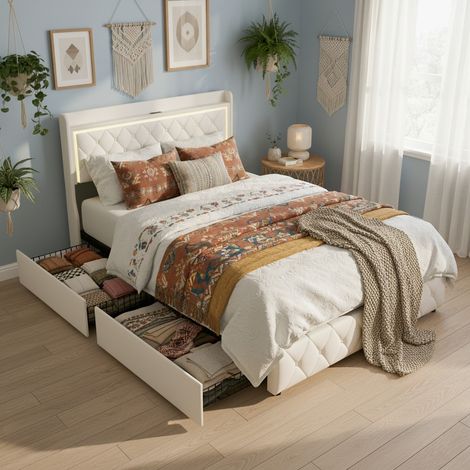 Lit avec rangement 140x190 cm en velours beige, avec 4 tiroirs, sommier à lattes en bois, tête de lit avec éclairage LED, port USB et décorations avec clous