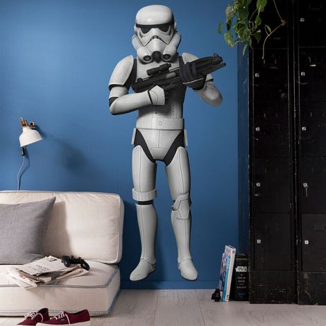 Stickers géant Stormtrooper Episode VII Star Wars vue sur mur bleu (1/3)