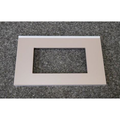 Plaque de finition 1 poste 4 modules horizontale couleur brun taupe entraxe 57mm série Gallery HAGER