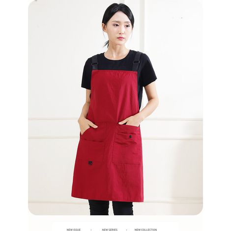 Tablier uni pour femme — imperméable, respirant et doté de bretelles réglables — idéal pour cuisiner, pâtisser et jardiner. Dimensions : 75 x 70 cm. (1/5)