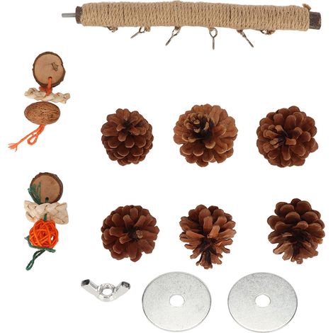 Perchoir en bois tressé avec des pommes de pin, des boules de rotin et de la corde de chanvre, idéal pour les petits oiseaux comme les perruches ondulées et les calopsittes. (1/5)