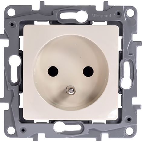 prise électrique Legrand niloe encastrable 16A 250V