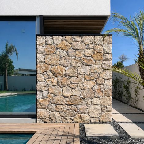 Parement mural en pierres sèches SCABOS – Dimensions 1 m² – Teintes beiges, noisettes et ocres – Pose pierre par pierre