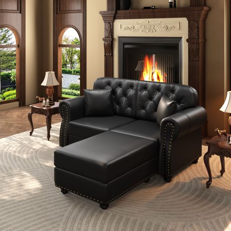 Canapé Chesterfield 160 cm avec pouf amovible, revêtement en similicuir, coussins d'assise à ressorts, capitonnage à boutons, accoudoirs enroulables, finitions cloutées, noir (1/5)