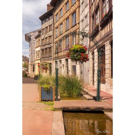 Tableau sur toile rue eau de Robec Rouen 45x65 cm - Impression sur Toile Murale Décorative - Image imprimée en HD sur Toile - Toile sur Châssis en Bois FSC - Fabriqué en France (1/4)