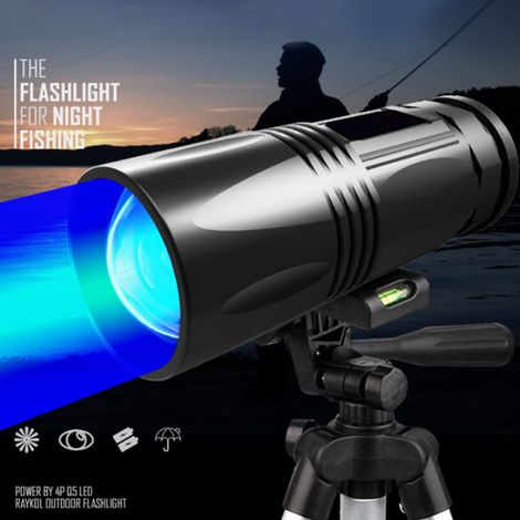 Lampe torche LED portable, étanche, rechargeable par USB et dotée d'un zoom, idéale pour la pêche nocturne en extérieur. - AquaForge (1/5)