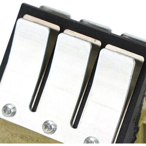 6F6-13610-00 est un ensemble de soupape à lamelles pour un moteur hors-bord Yamaha 40 CV. (1/4)
