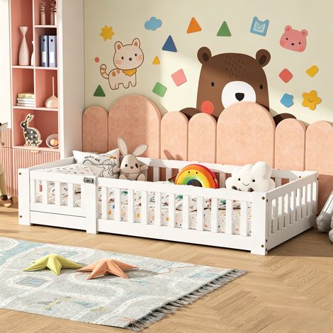 Lit au sol 80×160cm, lit enfant avec barrières de sécurité, lit simple avec panneau de porte amovible, style moderne, Sommier à lattes, pour garçons et filles, Bois de pin, Blanc