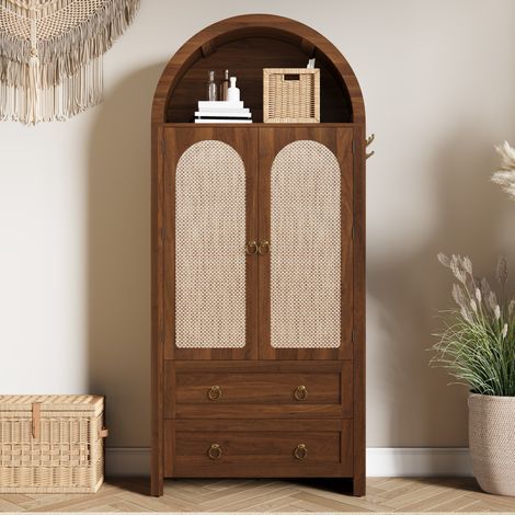 Credenza 80x40x180 cm noce in MDF con ante in rattan, cassetti doppi, ripiani aperti e ganci laterali (1/5)