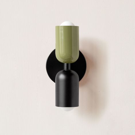 Vintage creme Metallwandlampe – Ambiente-Lampe für Flur, Schlafzimmer oder Bad – Französisch-skandinavischer Stil, doppelte grüne und schwarze Armaturen, schwarze Basis – Handwerkliche Dekorbeleuchtun