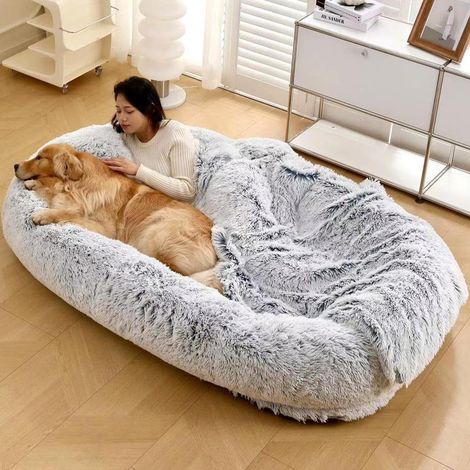 Lit orthopédique XXL pour chien et adulte - Ovale, ultra doux, lavable, fourrure synthétique, design antidérapant - Canapé confortable pour sieste et détente - 165x100x30cm, gris clair (1/5)