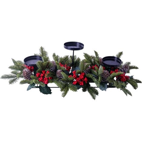 Centro de mesa navideño con 3 velas, candelabro de hierro con ramas de pino artificiales, bayas rojas y piñas. (1/4)