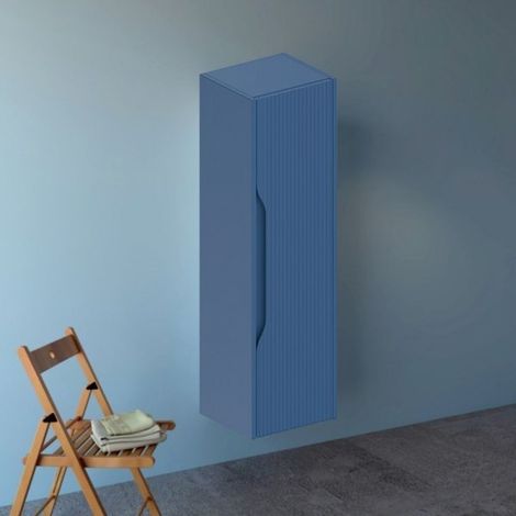 Colonna bagno sospesa Soho 1 anta effetto cannettato colore azzurro opaco 120x30x35 cm.