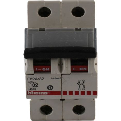 Interruttore magnetotermico 2 poli 2 moduli 32A curva C Bticino