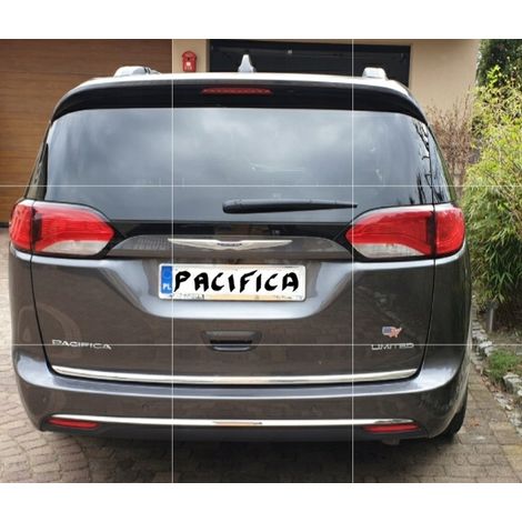 Embellecedor cromado para el portón trasero del Chrysler Pacifica 2016+ (1/5)