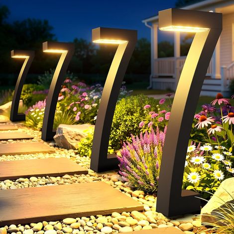 Confezione da 4 luci solari da esterno a LED, luminose e migliorate, impermeabili IP65, ideali per giardini, vialetti, marciapiedi e decorazioni per patii. (1/5)