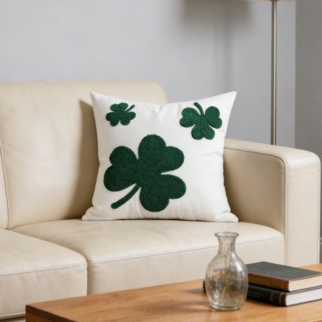 Vert. Housse de coussin décorative brodée de trèfles de la (1/2)