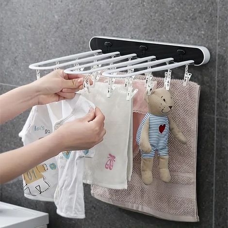 Zusammenklappbarer Wandkleiderständer mit Haken, einfach zu montieren und sicher aufzuhängen.