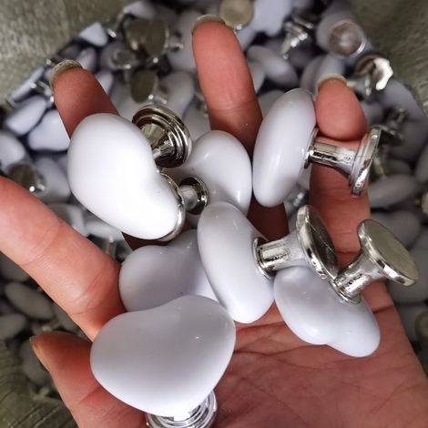 Bouton de réservoir de toilette en forme de cœur, en plastique solide, universel, blanc. (1/5)