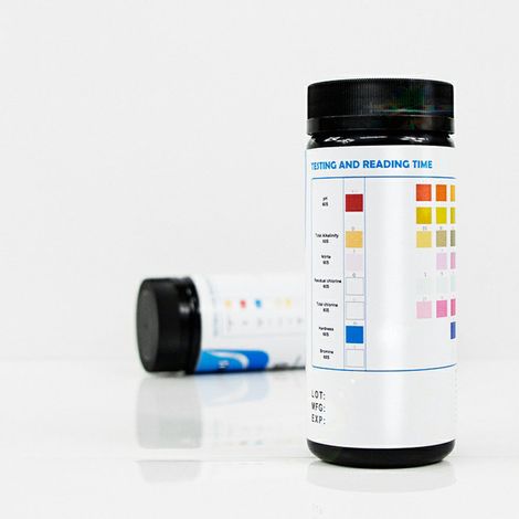 7-in-1-Wasserqualitätsteststreifen: Härte, pH-Wert, Chlor, Nitrat, Nitrit, Alkalinität, Eisen. 100 Streifen für die Trinkwasseranalyse. (1/4)