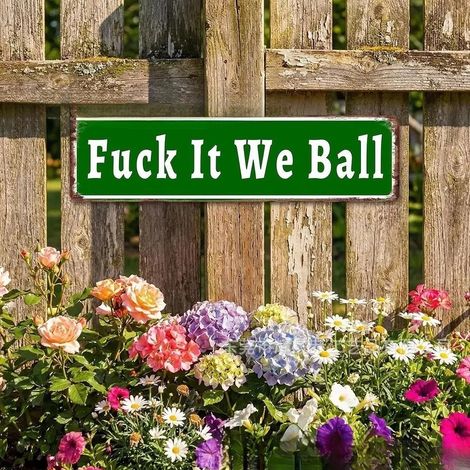 „Scheiß drauf, wir spielen“ Lustiges Straßenschild – 15 x 45 cm