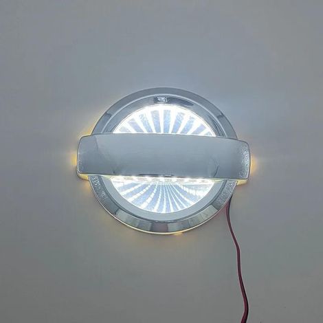 LED-Rückleuchte für Automobile, verwendet für das beleuchtete Nissan-Logo.