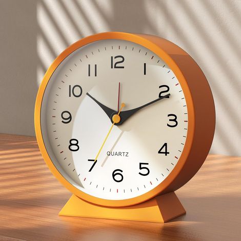 4,5-Zoll-Analogwecker – Retro-Metallwecker, geräuschlos ohne Ticken, batteriebetrieben mit Nachtlicht (Orange) (1/5)