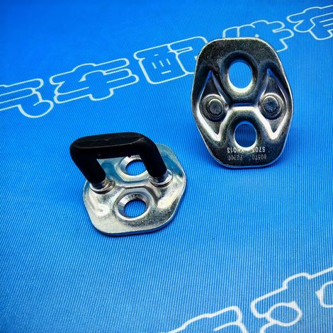 80570-85E1A is suitable for Nissan pickup trucks D22 Y61 A32 B14 door lock latch collision nose. (1/4)