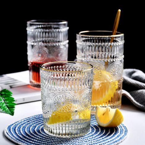 Verres à eau vintage avec motifs en relief - Design moderne et élégant pour boissons