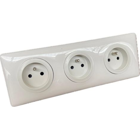 Kit bloc prise triple 3x2P+T 16A précablée complet avec support, enjoliveur à puits et plaque blanc encastré Céliane LEGRAND