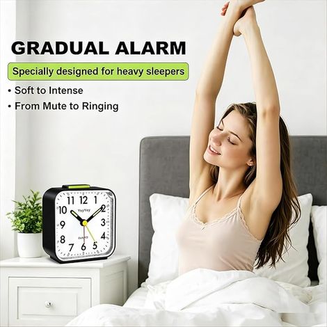 Réveil analogique sans tic-tac avec lumière, à piles, Réveil Matin alarme, fonction snooze, silencieux, portable, silencieux, petit réveil de voyage pour les dormeurs