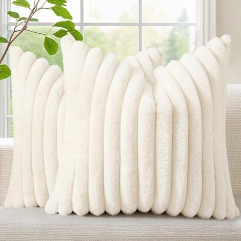 Lot de 2 housses de coussin décoratives en fausse fourrure 45 x 45 cm, motif rayé neutre avec dos en velours pour canapé, lit, salon, décoration d'intérieur, blanc crème (1/4)