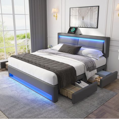 Lit rembourré moderne 140x200 cm en PU gris avec tête de lit, USB, charge sans fil, LED et 4 tiroirs (1/5)