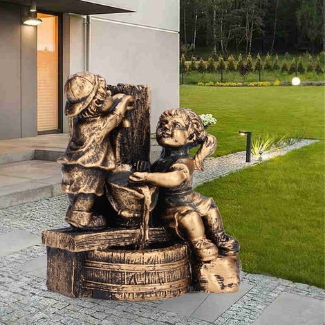 Estatua decorativa de resina – Escultura moderna de un niño y una niña jugando con agua – Decoración de jardín – Juego individual (204 g) (1/5)