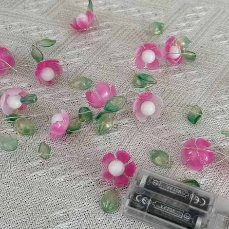 Lichterkette mit rosa Blumen und Blättern auf Kupferdraht – Märchenhafte Dekoration für Hochzeit, Party und Innenraum (Modell Rosa, 5W) (1/3)
