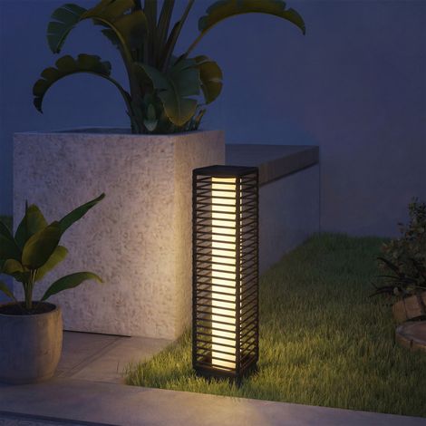 Outsunny Lanterne Solaire Extérieure en Résine Tressée - Sans Fil Rechargeable, Capteur de Lumière, 16x16x68cm, Noir