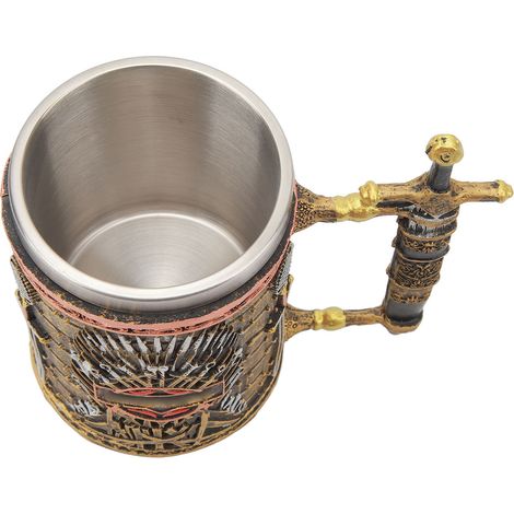 Mug à bière raffiné en acier inoxydable et résine, avec poignée en forme d'épée et sculpture 3D. (1/5)