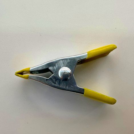 5 cm Metall-Federklemme mit Gummi-Pads zum Sichern von Holzarbeiten, Fotografie-Hintergründen und zum Sichern von Kunststoffplatten (gelb)