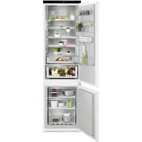 AEG Series 8000 NSC8M191DS. Capacità netta totale: 269 L. Cerniera porta: Destra, Tipo di display: LCD. Classe climatica: SN-T, Emissione acustica: 35 dB. Capacità netta frigorifero: 207 L, No Fros... (1/5)