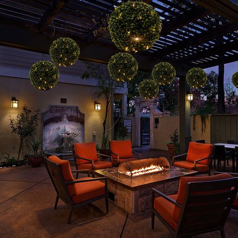 Éclairage paysager extérieur pour jardin de villa, guirlandes lumineuses solaires imitant des plantes en pot, boules lumineuses en gazon. (1/5)