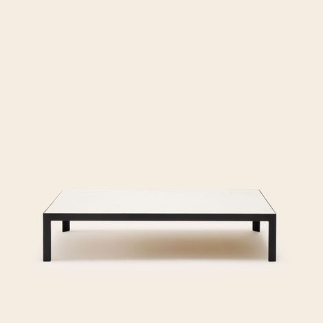 Table basse en Plateau en enduit effet béton et piètement métal noir ORELIA