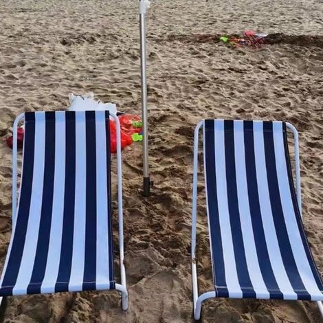 Blau-weiß gestreifter Strandstuhl für draußen, tragbarer Klappstuhl fürs Mittagessen, einfacher Campingstuhl (1/5)