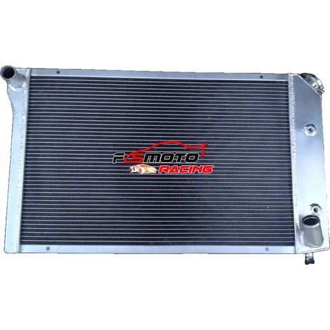 Radiatore in alluminio, dimensioni del nucleo 17" H x 26-1/4" W, dimensioni complessive 18-3/4" H x 32-1/4" W, ingresso superiore 1-3/8", uscita inferiore 1-1/2", compatibile con motori V8 Chevy Corve (1/5)