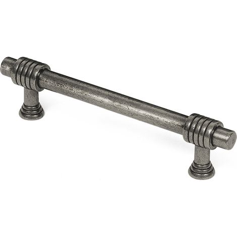 Tirador de Asa para Mueble  Estilo Clásico  Fabricado en Zamak  Acabado en Plata Vieja  Distancia Entrepuntos: 96 mm  Medidas 1271429 mm  Sistema de Fijación Atornillado  Incluye Tornillos M4  2 Unida