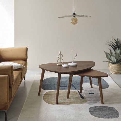 Berah Getah – Lot de 2 tables basses gigognes en mindi massif finition noyer – Dimensions table 1 : 100x70x46cm, table 2 : 62x43x42cm – Pieds compas