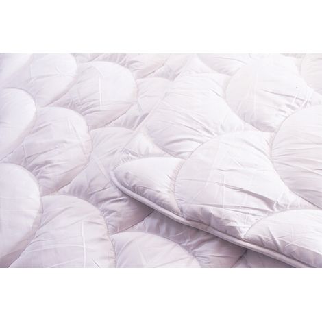 Couette enfant 100x135 cm + oreiller 40x60 cm. (1/4)